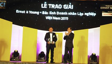 Ông Đặng Thành Tâm vinh danh giải thưởng Ernst & Young - Bản lĩnh doanh nhân lập nghiệp Việt Nam 2011