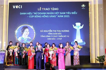 Vinh danh Tổng Giám đốc KBC - Danh hiệu Nữ Doanh nhân Việt Nam tiêu biểu - Cúp Bông hồng vàng năm 2021